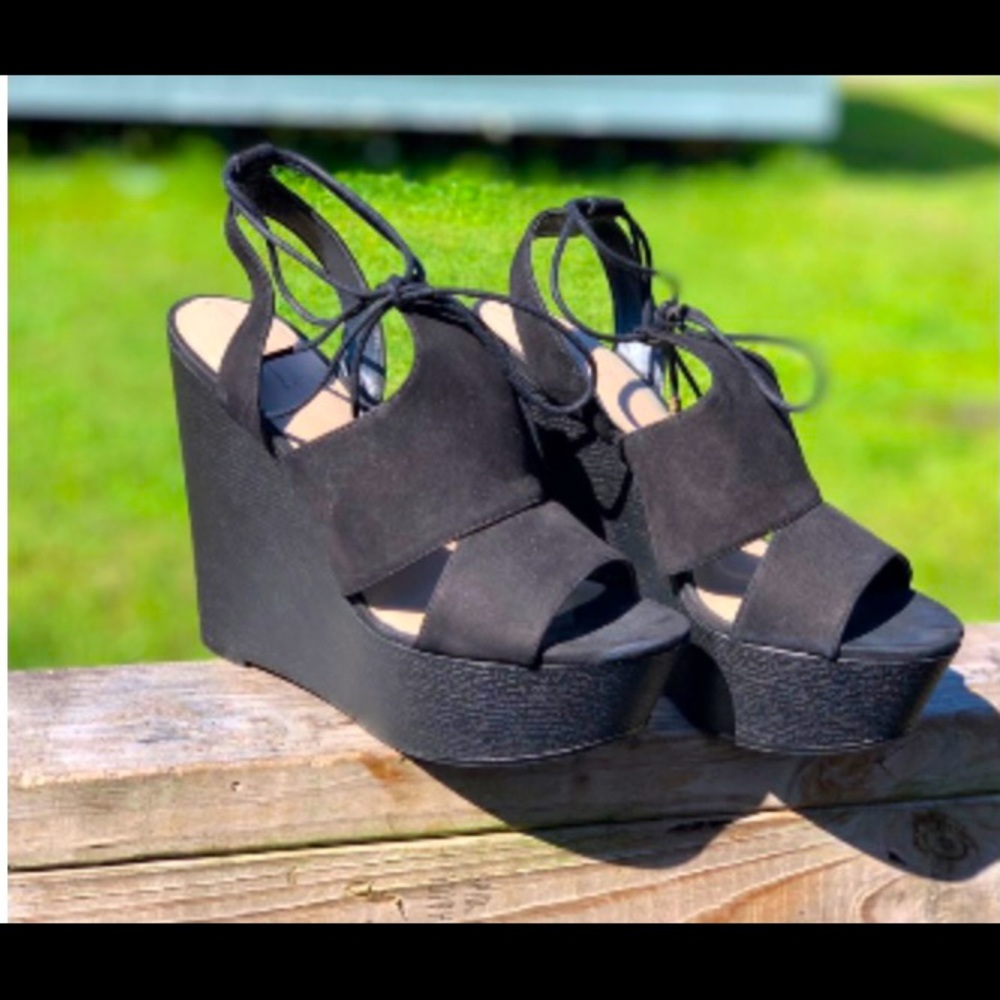 Super Cute Aldo black Wedges that tie up ankle!!